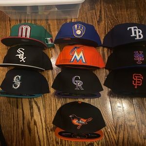 SOLD!!!!!!Lott of on field MLB fitted